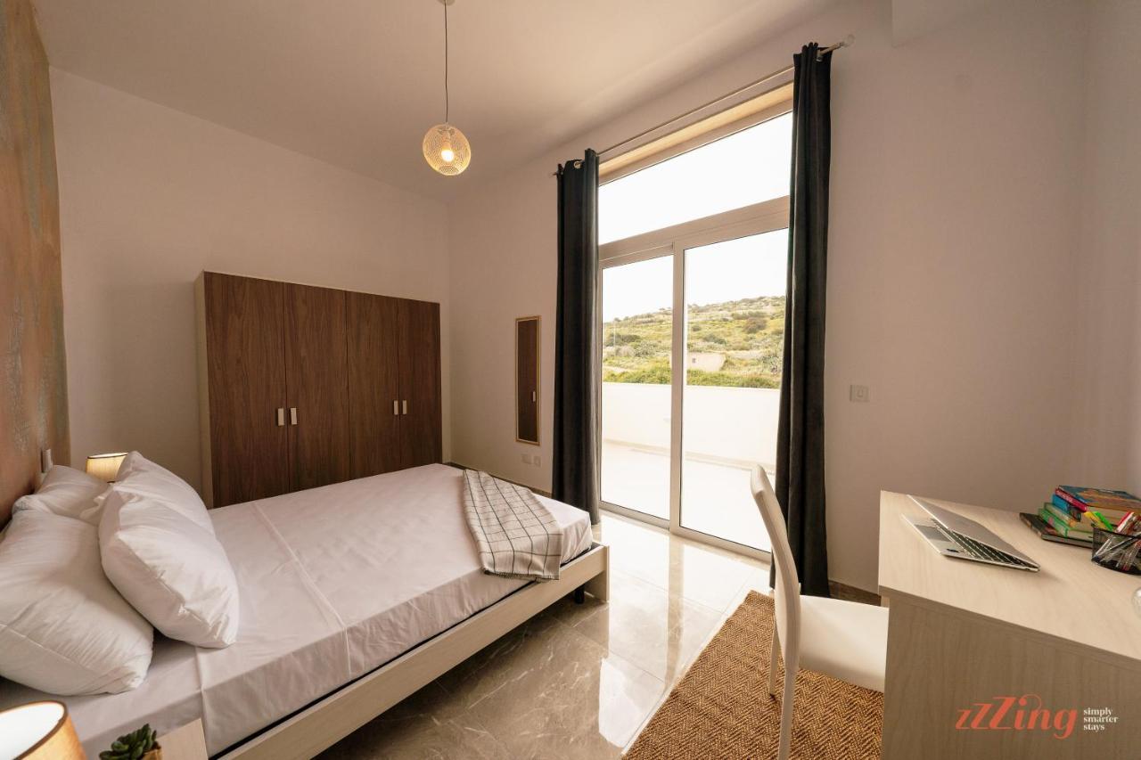Seashore Stays - Stunning Apartments Right By The Sea St. Paul's Bay Exterior photo