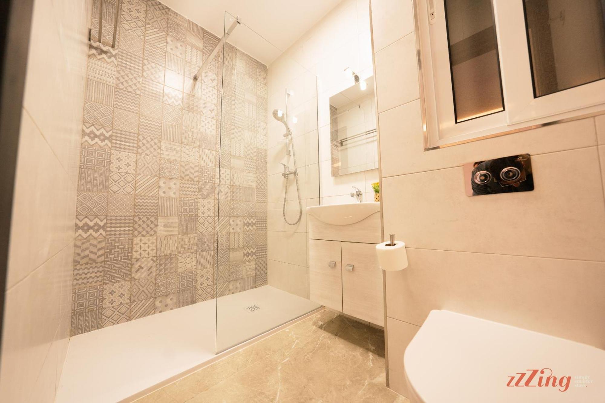 Seashore Stays - Stunning Apartments Right By The Sea St. Paul's Bay Room photo